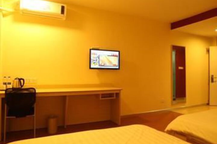 Room 8 of 39