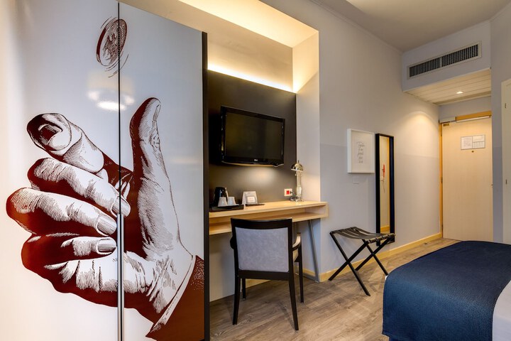 Room 16 of 59