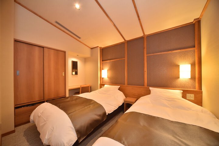 Room 18 of 73