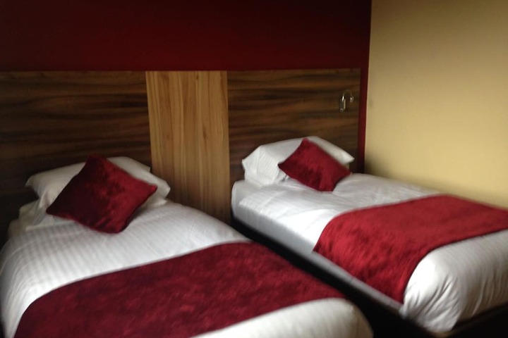 Room 10 of 32