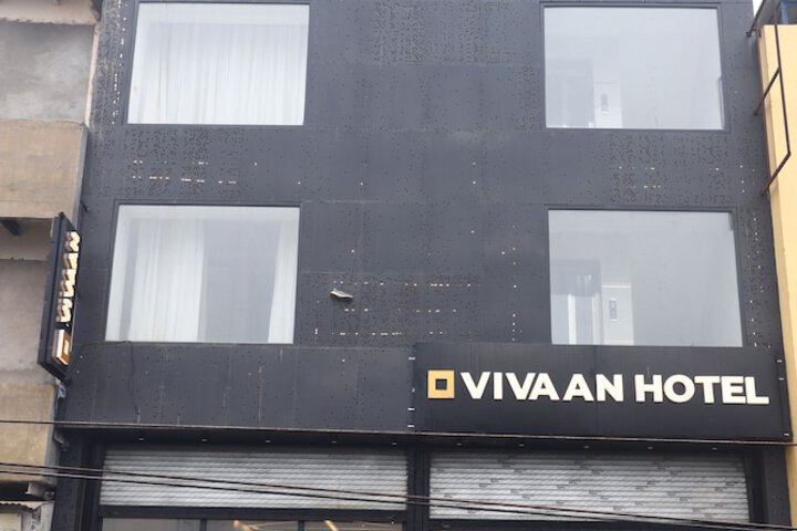 Hotel Vivaan - Walk to Banke Bihari Temple