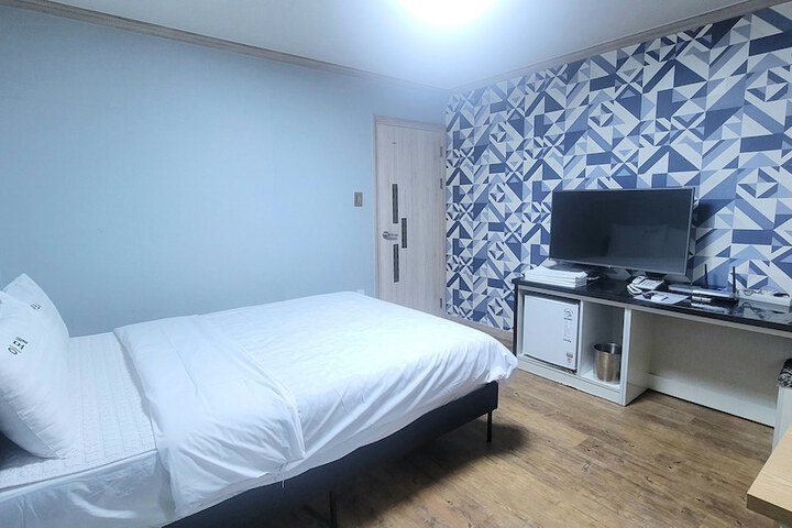 Room 3 of 18