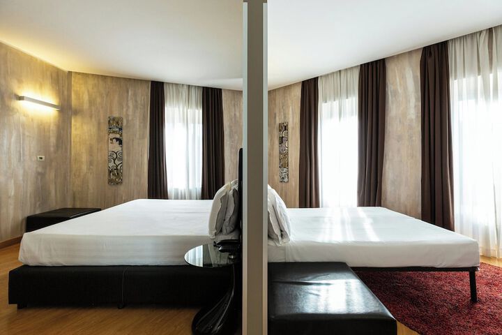 Room 41 of 74