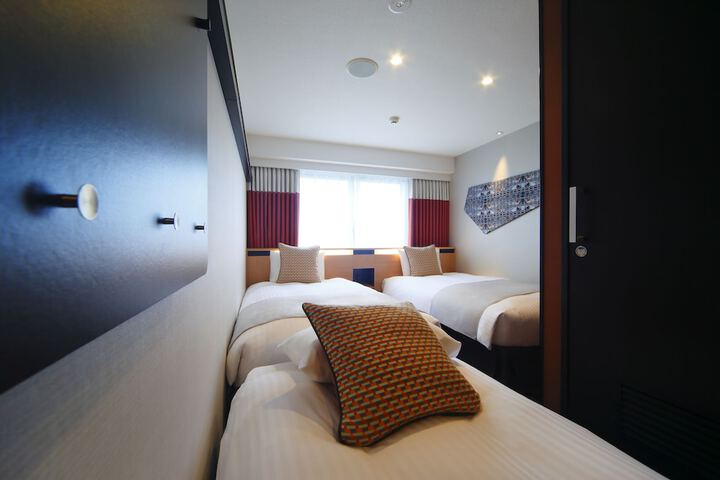 Room 12 of 43