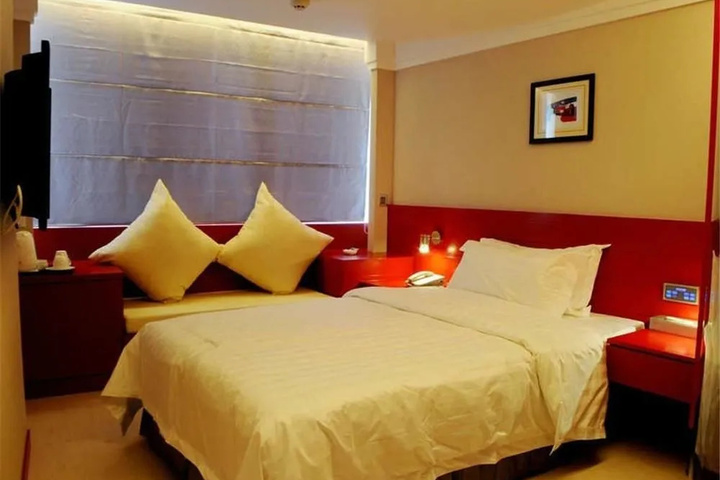 Room 4 of 9