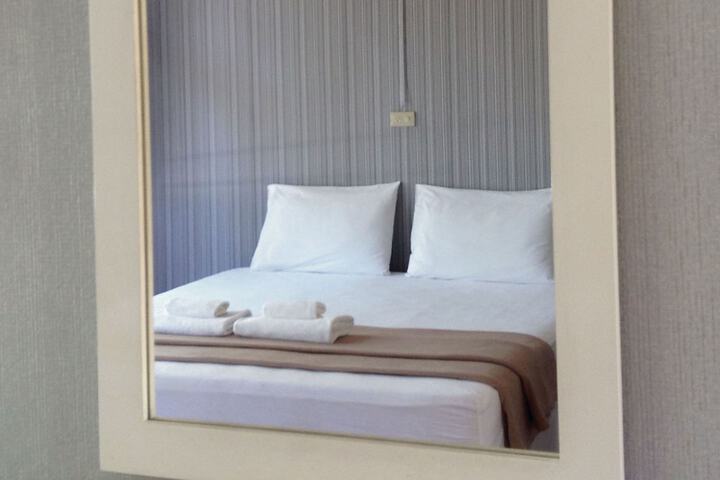 Room 8 of 35