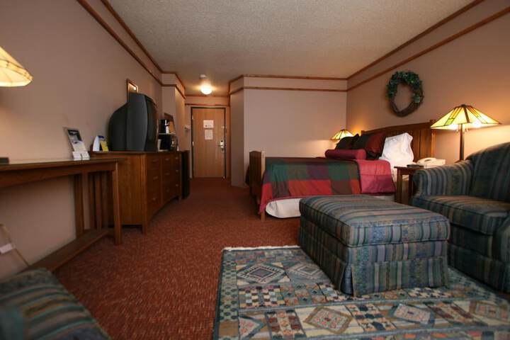 2 Queen Beds Microwave and Refrigerator WiFi Continental Breakfast (11 of 13)