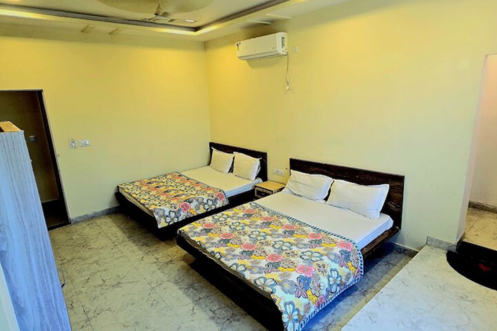 Room 9 of 40