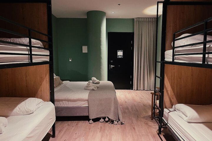 Room 28 of 69