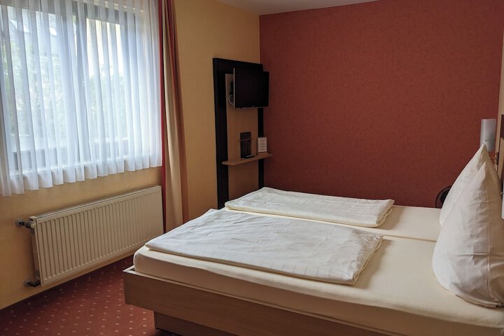 Room 10 of 42