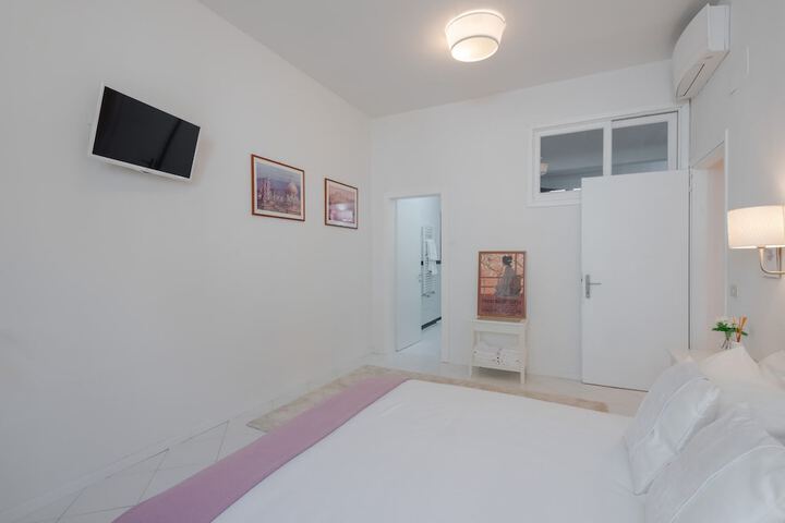 Room 10 of 21