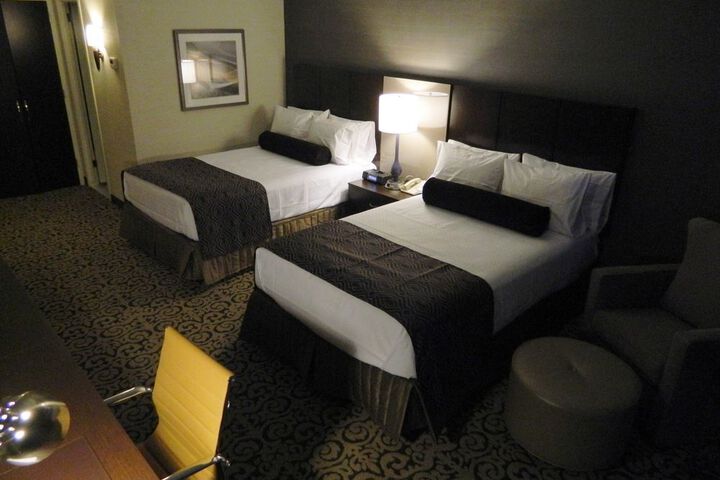 Room 13 of 83