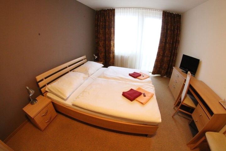 Room 6 of 44