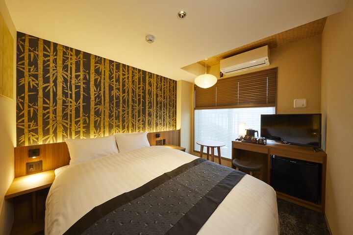 Room 12 of 66