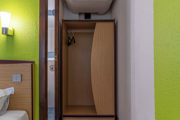 Room 27 of 52
