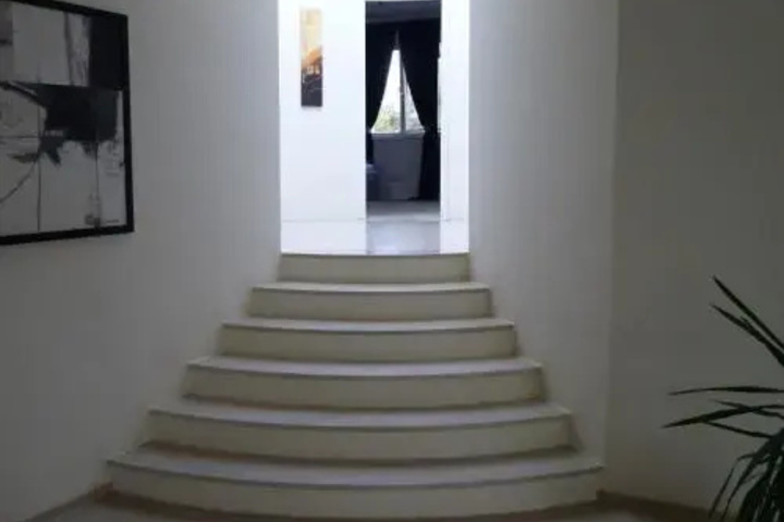 Room 7 of 13