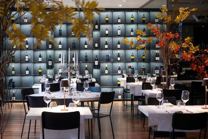 Dining 62 of 99