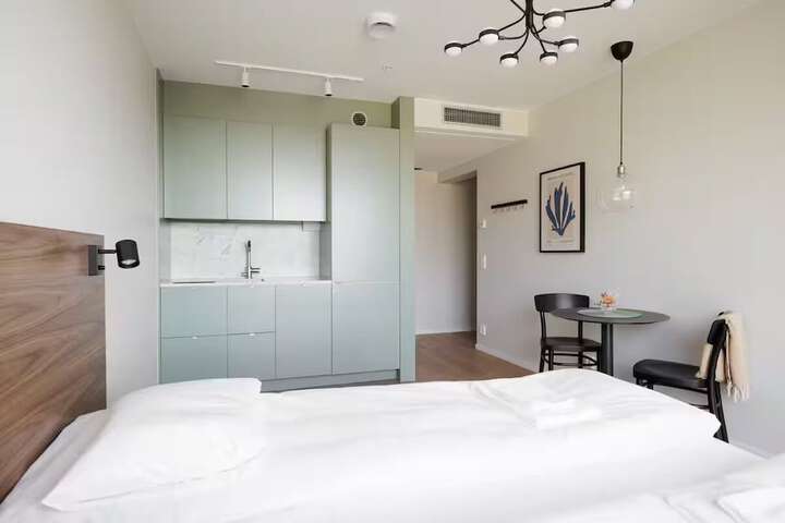 Room 98 of 162