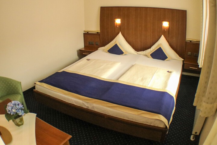 Room 15 of 81