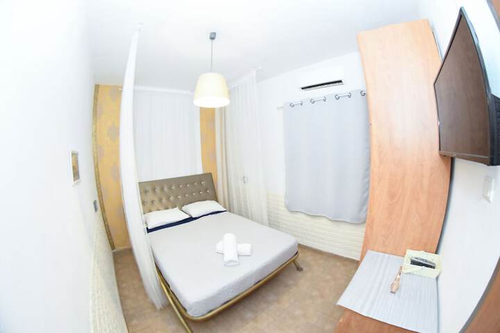 Room 11 of 73