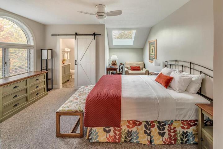 Hotel Suite Photo