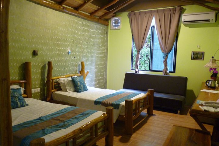 Room 4 of 68