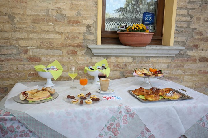 Breakfast/Coffee Service 26 of 52