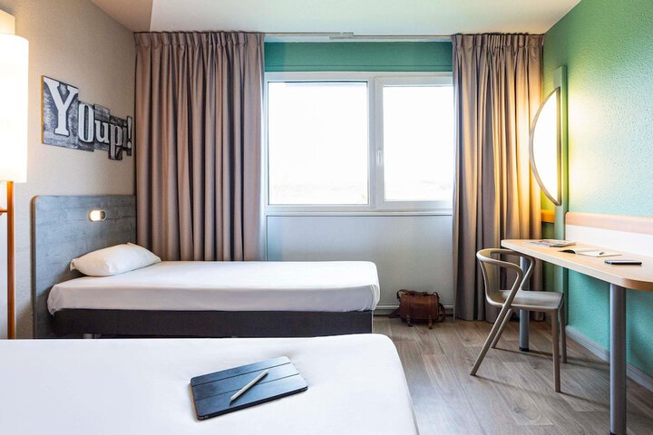 Room 4 of 39