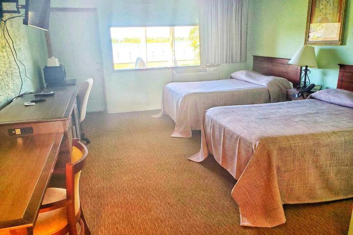 2 Double Beds (7 of 7)