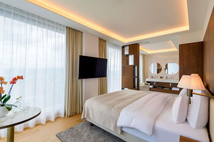 Room 10 of 135