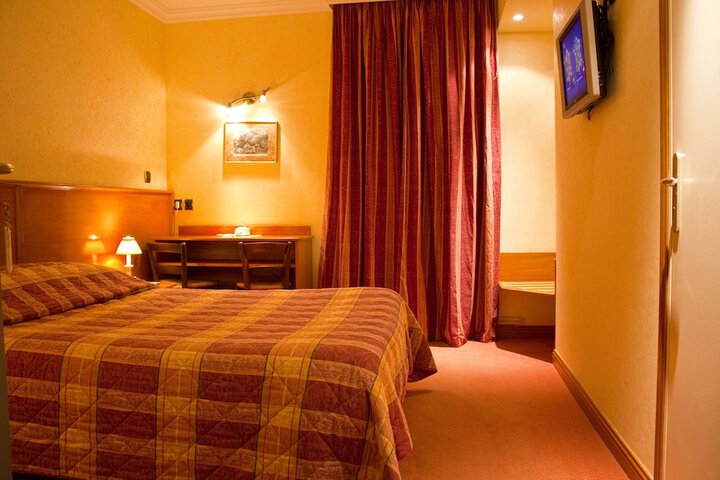 Room 5 of 63