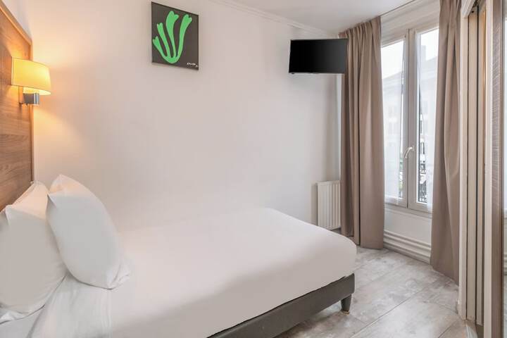 Room 4 of 27
