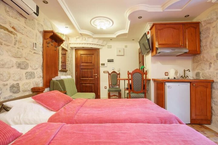 Room 16 of 40