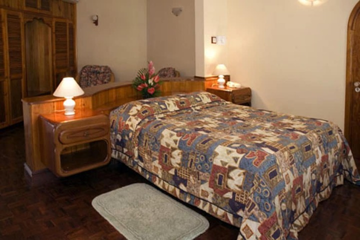 Room 4 of 32