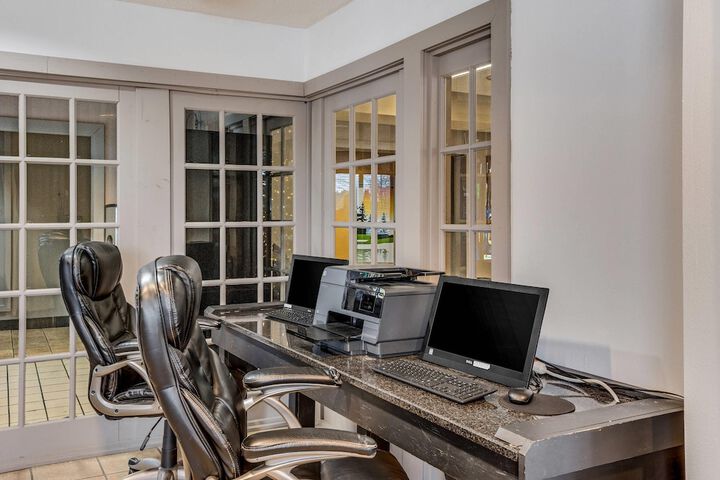 Business Center 44 of 50