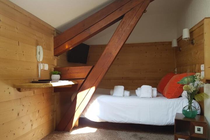 Room 34 of 83