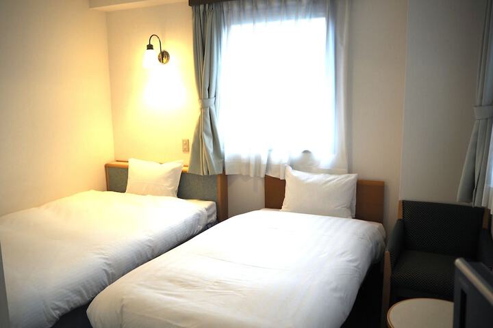 Room 8 of 31