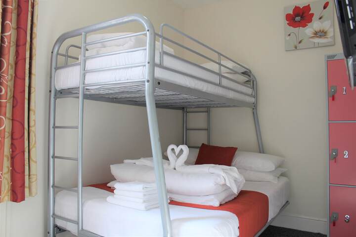 Room 6 of 26