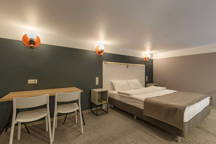 Room 9 of 21