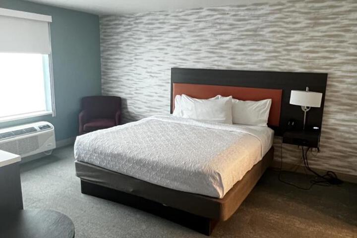 1 Queen Bed Studio Suite (7 of 7)