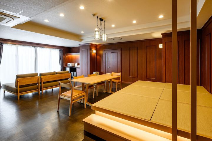 Room 16 of 40