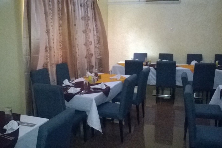 Dining 8 of 15