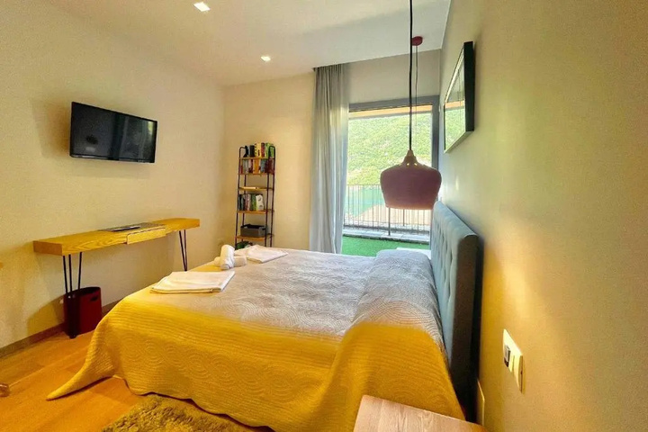 Room 4 of 13
