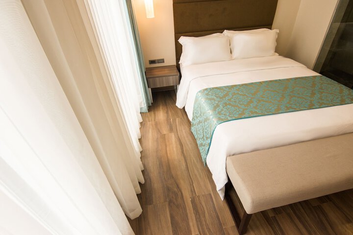 Room 6 of 37