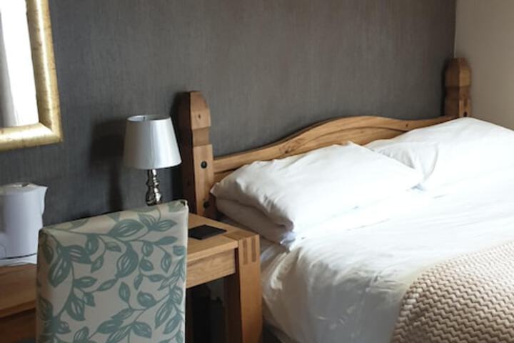 Room 5 of 18