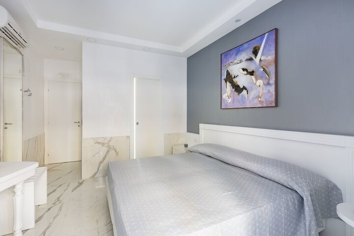 Room 2 of 36