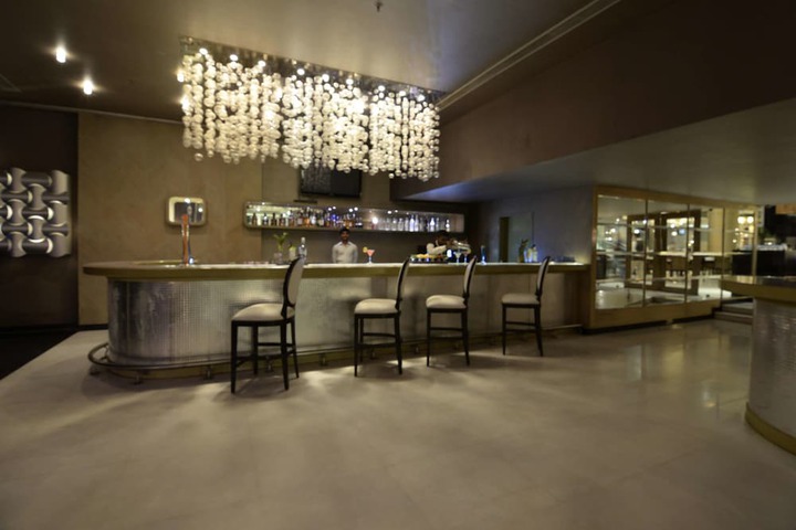 Lounge 100 of 133