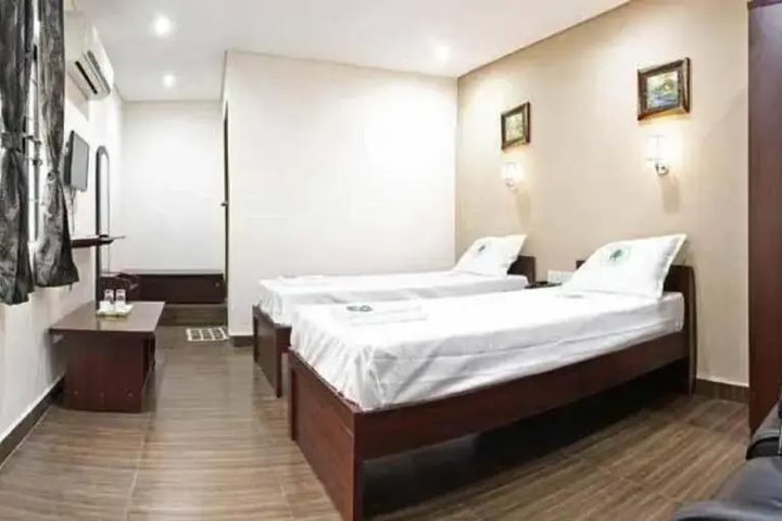 Room 5 of 11