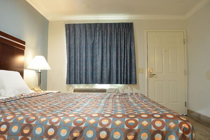Standard | King Bed (24 of 33)