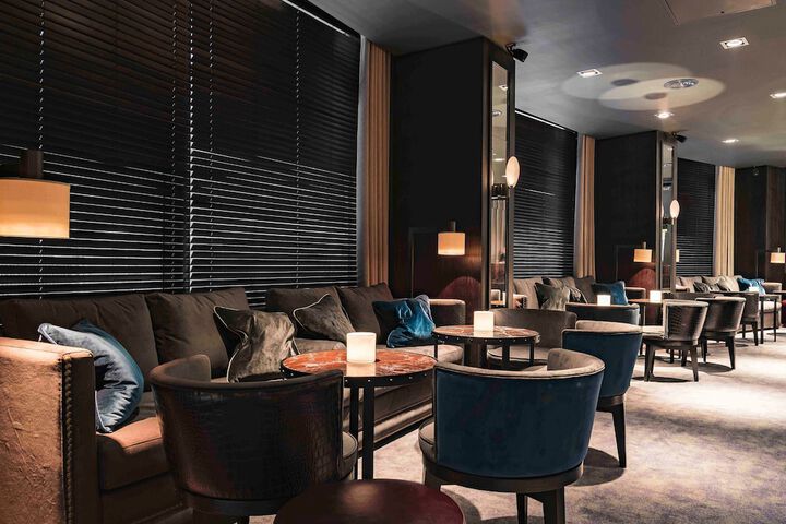 Lounge 49 of 55